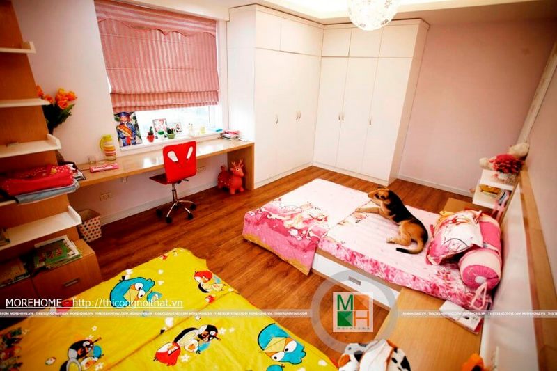 Phòng ngủ dành cho bé có hai giường ở chung cư Thái Hà.